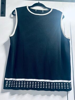 💜3/$30 Studio G XL Sleeveless Black Knit Top with White/Beige Trim
